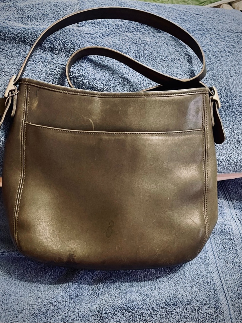 COACH CHELSEA HOBO,
No. 6003, S298.